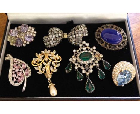 A box of 7 quality vintage brooches including marcasite & diamante.