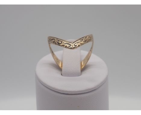 A 9ct yellow gold wishbone ring, size M, approx weight is 1.2g