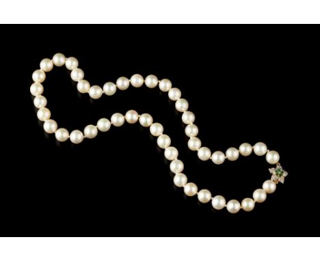 A CULTURED PEARL NECKLACE WITH EMERALD AND DIAMOND SET CLASP, the single strand of uniform cultured pearls measuring approxim