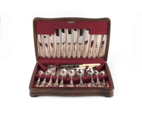 AN EXTENSIVE SERVICE OF SILVER PLATED KING'S PATTERN CUTLERY AND FLATWARE, comprising: fish servers, eighteen table forks, tw