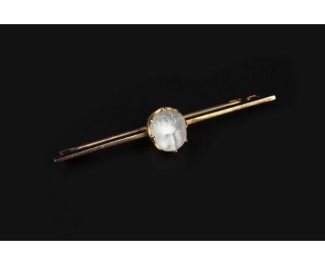 A COLLECTION OF ANTIQUE AND LATER JEWELLERY, comprising a Victorian moonstone bar brooch, the oval moonstone carved to depict