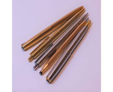 A Parker 1/10 12ct rolled gold cased ball point pen having engine turned decoration together with four other ball point pens/