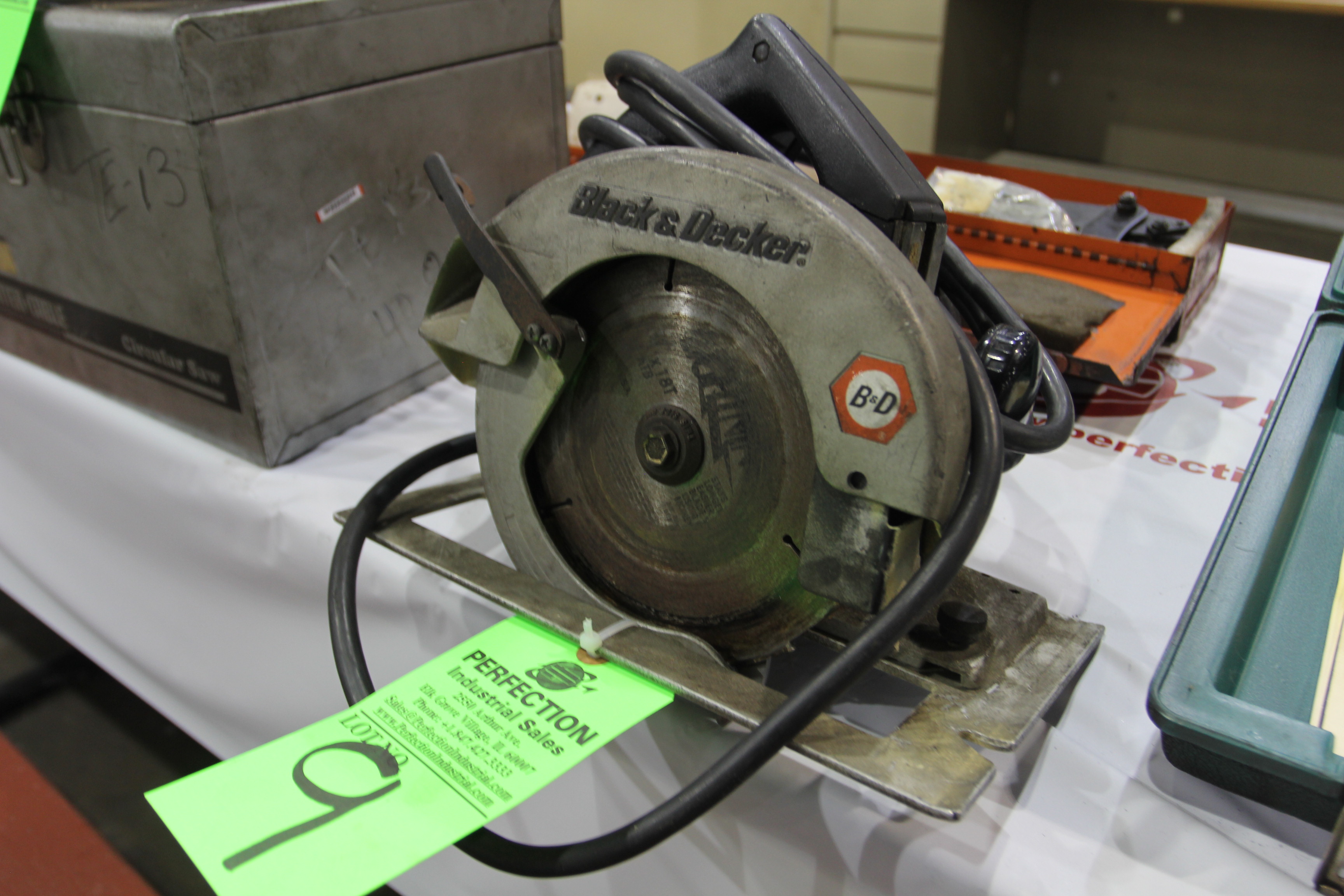 BLACK AND DECKER BUILDERS SAWCAT 7 1/4" CIRCULAR SAW, S/N. 303709