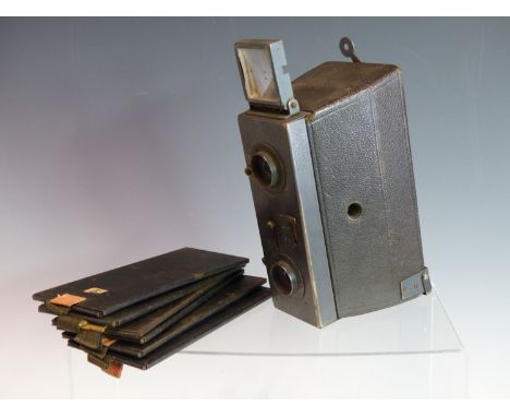 A RARE FRENCH GLYPHOSCOPE STEREOSCOPIC CAMERA BY JULES RICHARD, PARIS. IN ITS ORIGINAL POUCH WITH PLATE HOLDERS.