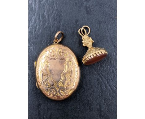 A VINTAGE OVAL PORTRAIT LOCKET, THE REVERSE STAMPED 9ct BACK & FRONT TOGETHER WITH A 9ct GOLD VINTAGE HALLMARKED AGATE MOUNTE
