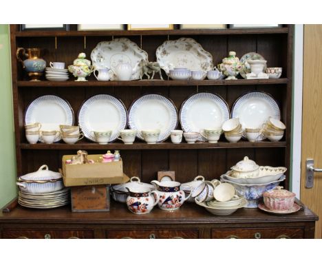 A COLLECTION OF ENGLISH AND CONTINENTAL POTTERY to include Copeland Spode luster ware, late 18th / early 19th century porcela