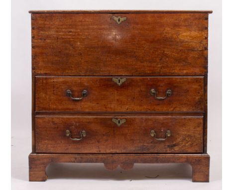 A GEORGIAN OAK MULE CHEST with a lifting top above two drawers with brass swan neck handles and raised on bracket feet, 98cm 