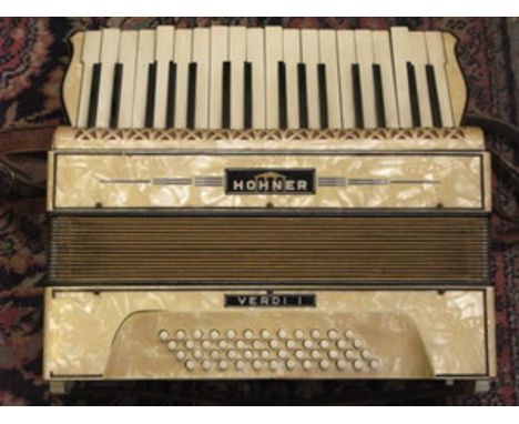 HOHNER VERDI I PIANO ACCORDION 