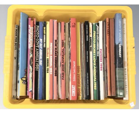 A collection of vintage annuals. (1 box)