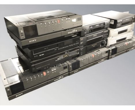 Vintage electricals including four Sony Betamax C7s, Samsung and Panasonic VCRs, Sony video cassette recorder SLV-E25, etc.