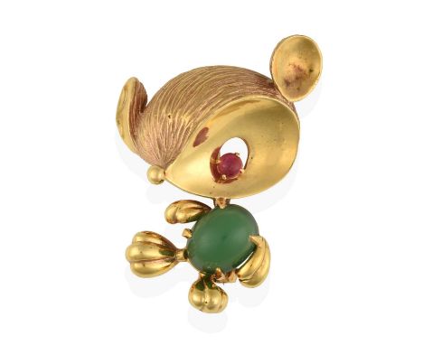 modelled as a stylised mouse, the yellow textured head with a round cut synthetic ruby eye suspends an oval cabochon chalcedo