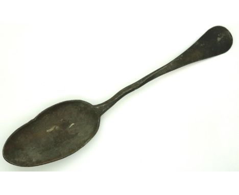 Iron Elizabethan long spoon/ ladle. P&amp;P Group 0 (£5+VAT for the first lot and £1+VAT for subsequent lots) 