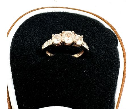 14ct gold morganite three stone ring with diamond set shoulders (2.8g) 