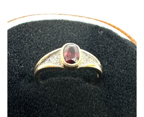 9ct gold garnet ring with diamond shoulders  (2g) 