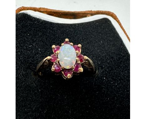 9ct gold opal &amp; ruby cluster ring (2.2g) 