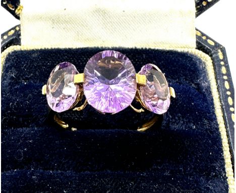 9ct Gold Cushion Cut Amethyst Ring Weight: 2.7g 