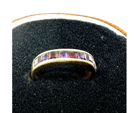 9ct gold garnet seven stone ring (2.8g) 