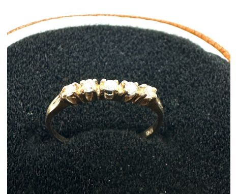 9ct gold diamond five stone ring (0.9g) 