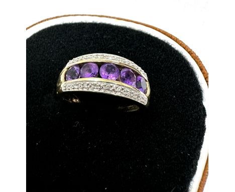 9ct gold amethyst five stone ring with diamond frame (3.2g) 