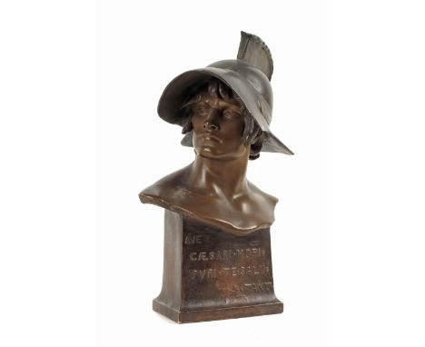 Busto de gladiador, Viena ppios. siglo XX. En porcelana Goldscheider policromada, 38 cm. alt. Firmada "Rozel". Con desperfect
