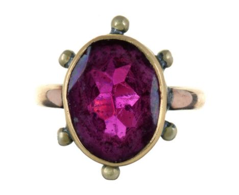 A PASTE SET 9CT GOLD RING, MAKER'S MARK WN, BIRMINGHAM 1920, 5.4G, SIZE K