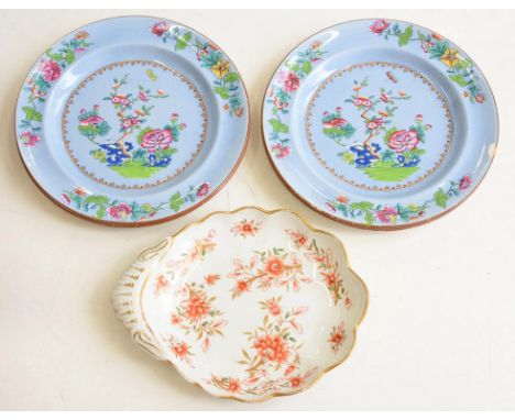 A CHARLES BOURNE EARTHENWARE SHELL SHAPED DESSERT DISH, ENAMELLED IN IRON RED, GREEN AND GILT WITH STYLISED FLOWERS, 22CM, PA