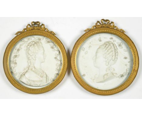 A PAIR OF FRENCH BISCUIT PORCELAIN PORTRAIT MEDALLIONS OF LADIES OF THE COURT OF LOUIS XVI, 15CM D, MILLED ORMOLU FRAMES, LAT