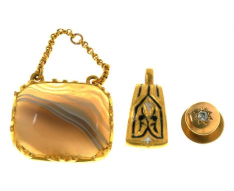 AN AGATE PENDANT IN GOLD, UNMARKED, 3.88G, A GYPSY SET DIAMOND 15CT GOLD DRESS STUD, 2.1G, AND A GOLD AND ENAMEL EARRING, UNM