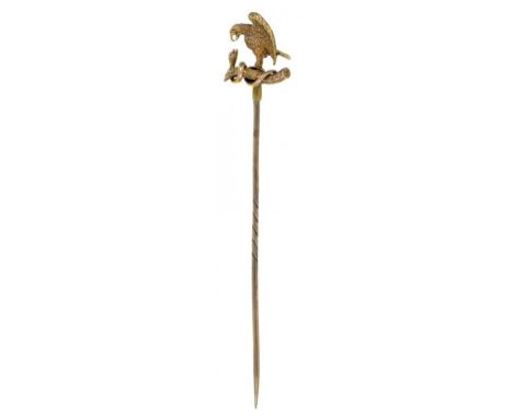 A STICK PIN WITH EAGLE HEAD TERMINAL IN GOLD, UNMARKED, 90 MM L, 4.9G