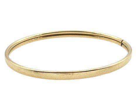 9ct gold bangle, hallmarked Condition Report:Approx 5.3gm, inner circumference approx 17cm, magnetic