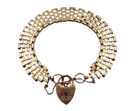 9ct gold gate bracelet with heart locket clasp, hallmarkedCondition Report:Approx 21gm, links wearing thin