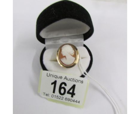 A vintage cameo in an oval mount, profile of a young woman, in 9ct gold.