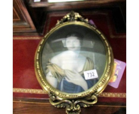 An oval framed portrait of an Edwardian lady with concave glass.