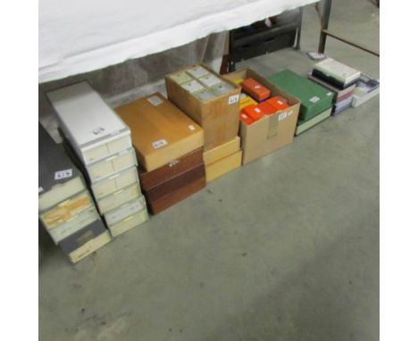 A huge quantity of 35mm colour slides.  Includes a large number taken in USA, Australia, Hong Kong, Japan and UK in 1950s. Su