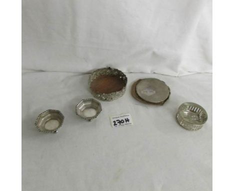 A silver powder compact and 4 other silver items.