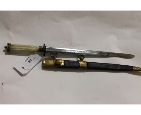 A GEORGIAN NAVAL DIRK. A Georgian period Naval Dirk with a black leather and gilt mounted scabbard. The hilt with oval guard 