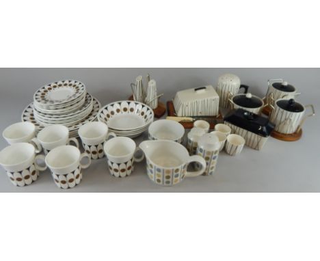 A collection of retro ceramics, to include Kirkham Wyncraft, Crown Devon, Midwinter and part tea service after John Russell