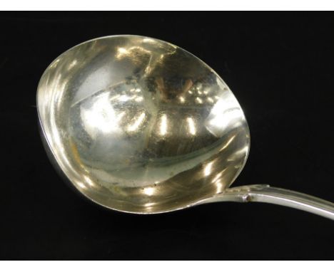 A late Victorian silver King's pattern ladle, engraved with a crest, Sheffield 1896, 7¼oz