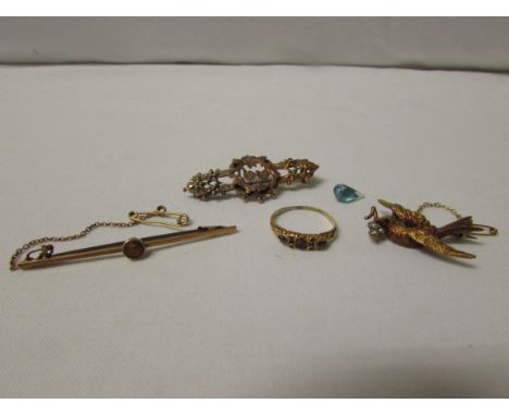 Four items of jewellery - a 9ct gold Victorian sweethearts brooch, 2.2g; a yellow metal bar brooch set with orange stone with