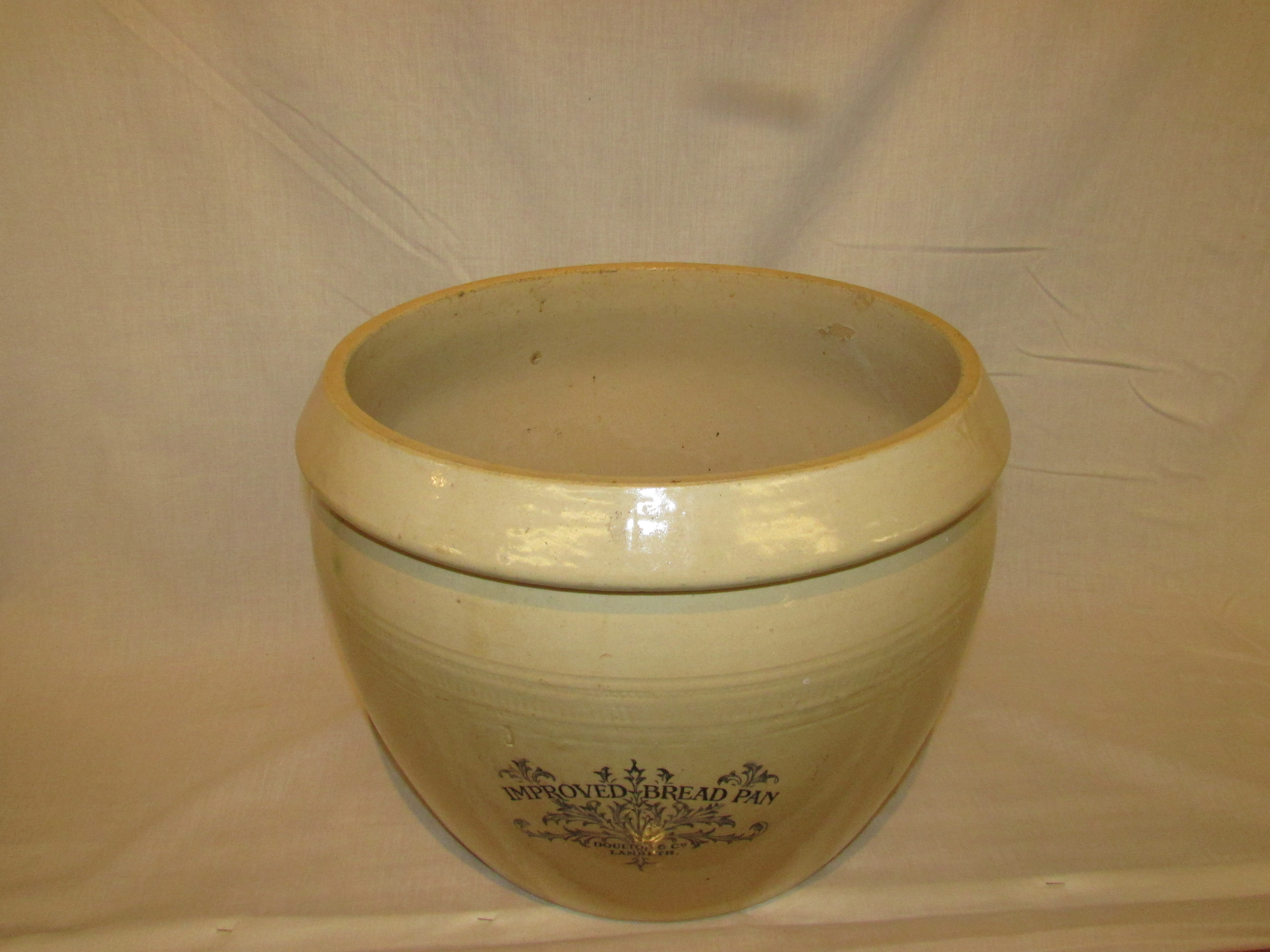 A large Doulton and Co Lambeth stoneware pot 'IMPROVED BREAD PAN