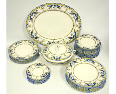 Royal Worcester, Bordeaux pattern dinner service, comprising six dinner plates, 26.5 cm, twelve dessert plates, six supper pl