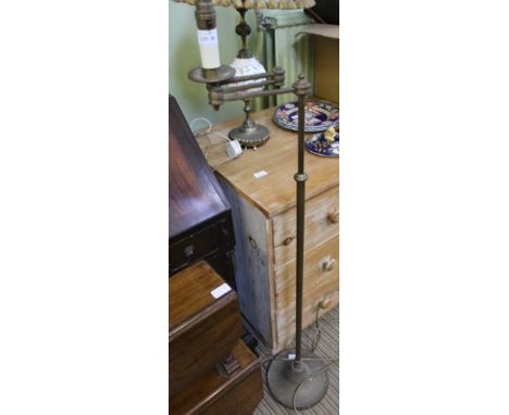 AN ADJUSTABLE BRASS STANDARD LAMP 