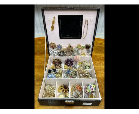 Jewellery Box Containing a Quantity of Quality Vintage Costume Jewellery Brooches, including gold tone, crystal set, enamel, 