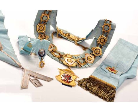 ROYAL ANTEDILUVIAN ORDER OF BUFFALOES ROLL OF HONOUR CHAIN
made by L. Simpson Ltd., Masonic Jewellers, 56 York Way, Kings Cro