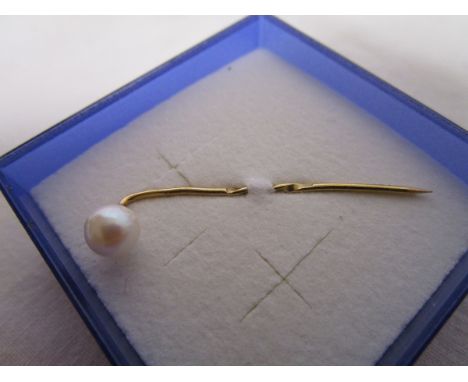 Gold stick pin with cultured pearl