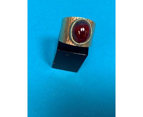 A wide bark effect ring set cabochon garnet, stamped '9CT', 6.8 gm 