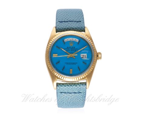 A GENTLEMAN'S 18K SOLID GOLD ROLEX OYSTER PERPETUAL DAY DATE WRIST WATCH CIRCA 1967, REF. 1803 D: Customised blue dial with g