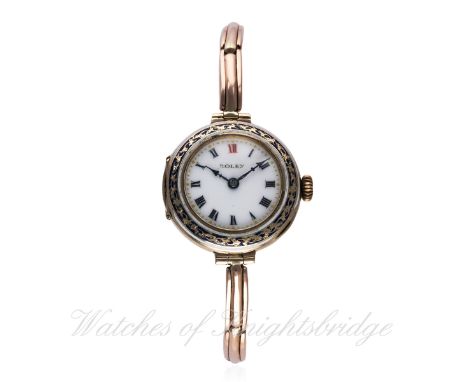 A LADIES 9CT SOLID GOLD ROLEX BRACELET WATCH CIRCA 1920s D: White enamel dial with Roman numerals & gilt outer tracking. M: 1