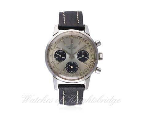 A GENTLEMAN'S STAINLESS STEEL BREITLING 'LONG PLAYING' CHRONOGRAPH WRIST WATCH CIRCA 1973, REF. 815 D: Silver "panda" dial wi