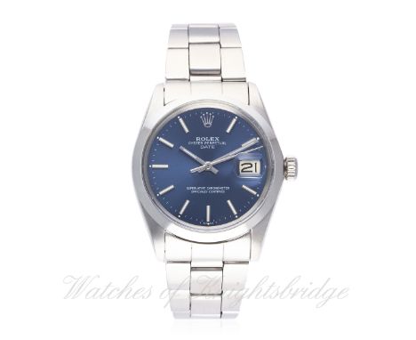 A GENTLEMAN'S STAINLESS STEEL ROLEX OYSTER PERPETUAL DATE BRACELET WATCH CIRCA 1972, REF. 1500 D: Blue sunburst dial with whi